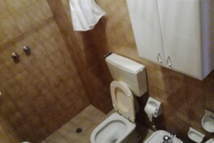 Room 10 of 50