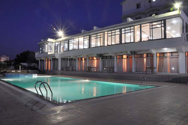 Pool Hotel