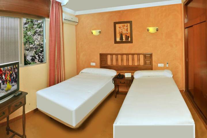 Room 5 of 37