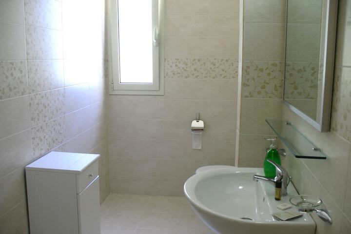 Room 30 of 77