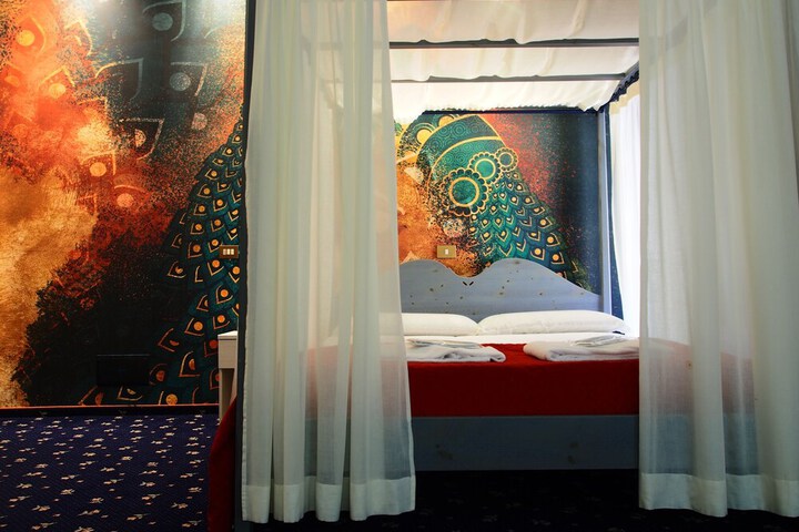 Room 37 of 54