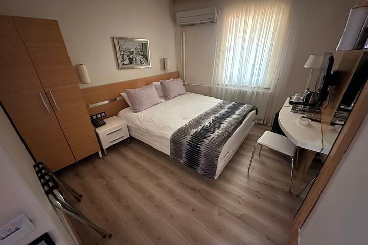 Room 12 of 46