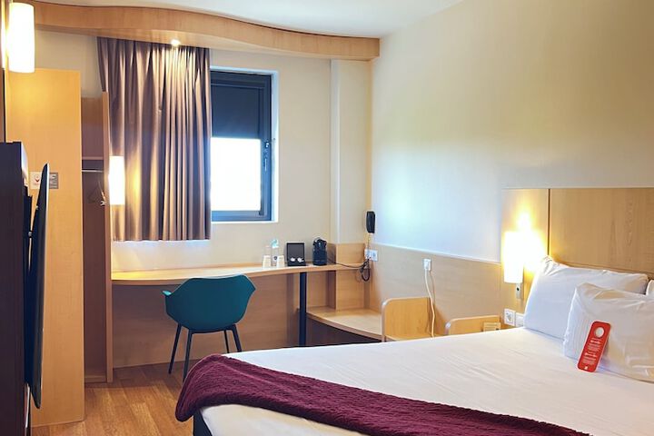 Room 13 of 98
