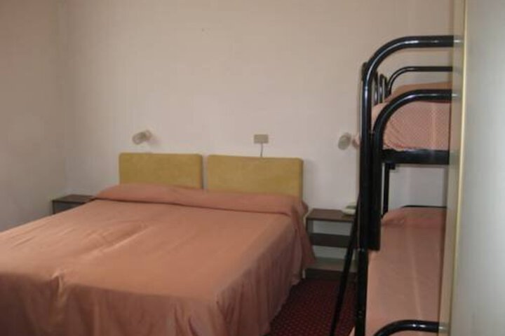 HOTEL VILLA ARIANNA
