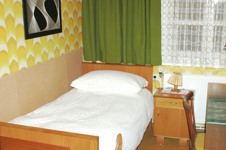 Room 4 of 25