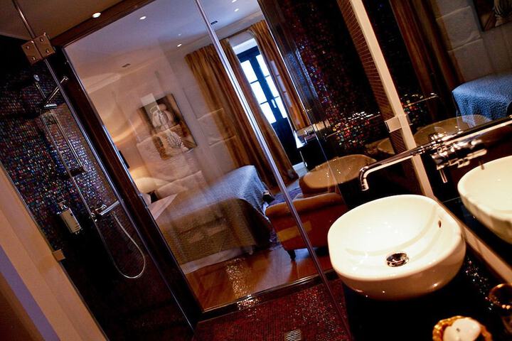 Room 15 of 22