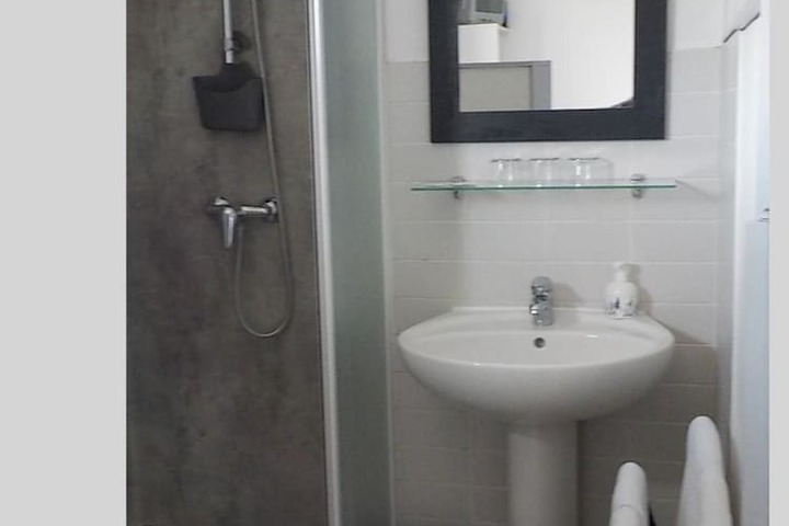 Room 6 of 14