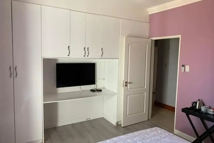 Room 4 of 16