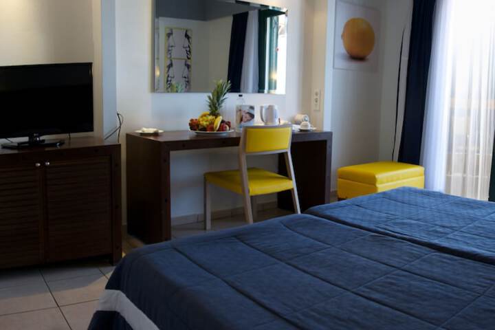 Room 7 of 74