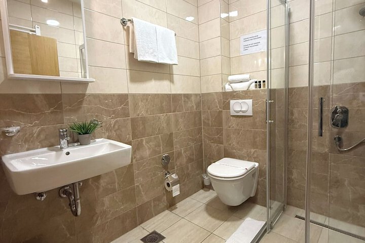 Room 16 of 27