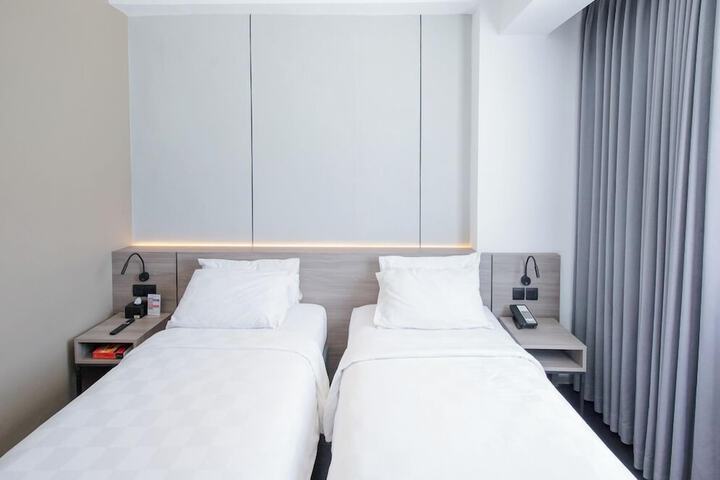 Room 3 of 39