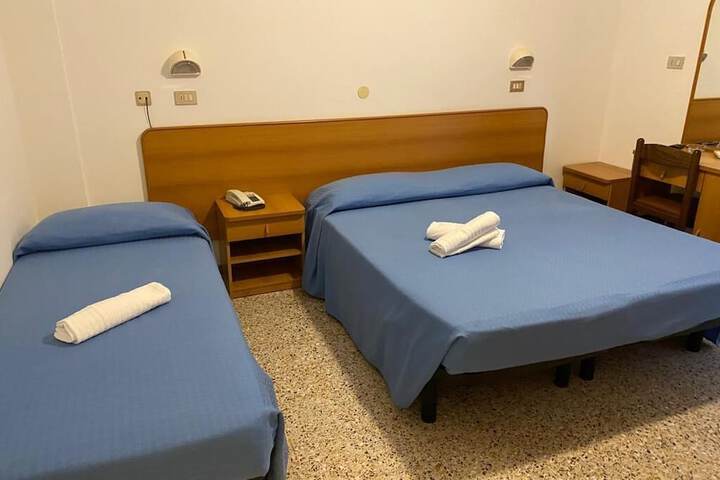 Room 8 of 27