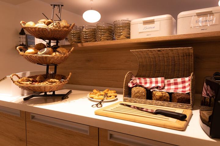 Breakfast/Coffee Service 104 of 138