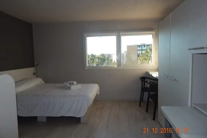 Room 17 of 24