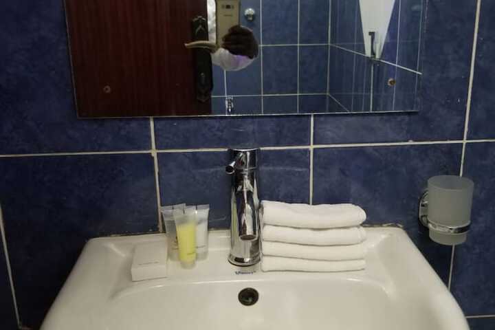 Room 46 of 62