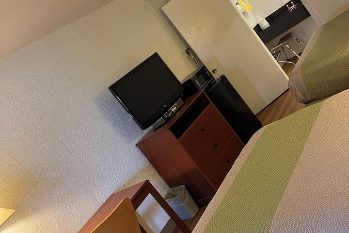 Room 8 of 20