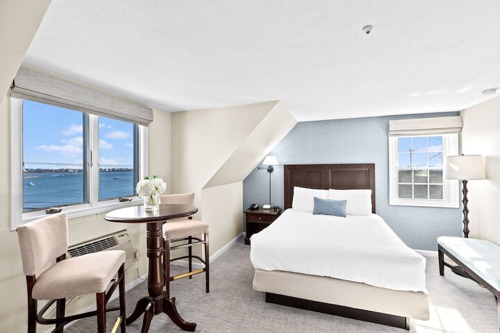 Room 4 of 32