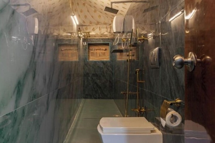 Room 3 of 6