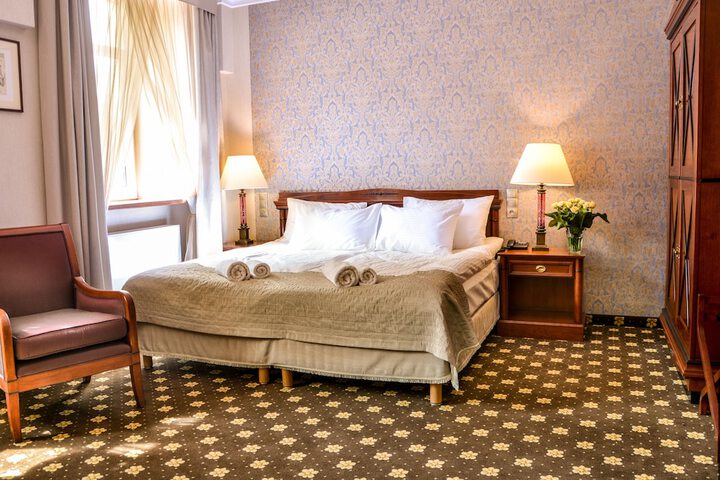 Room 10 of 86