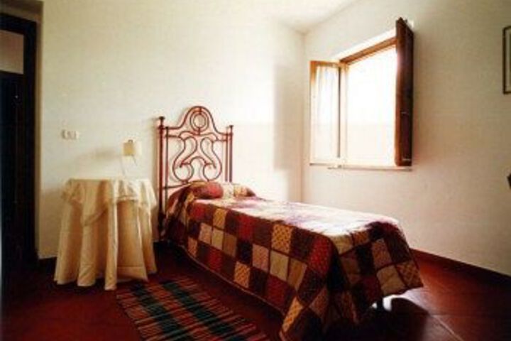 Room 5 of 8