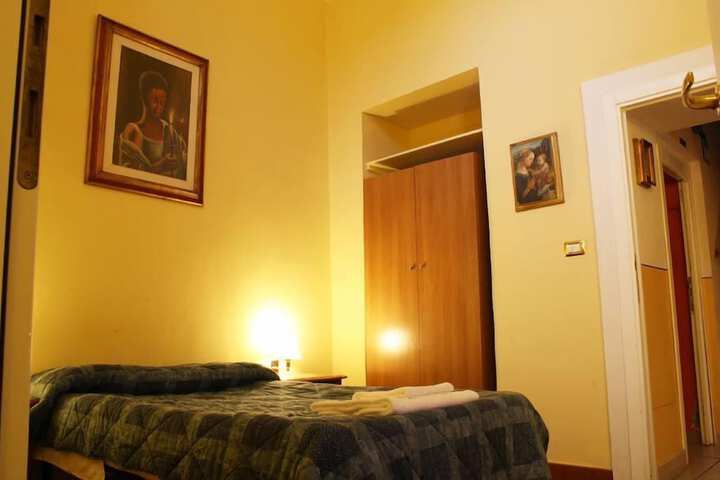 Room 42 of 123