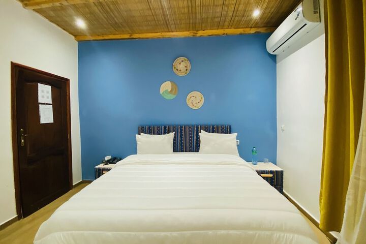 Room 12 of 27