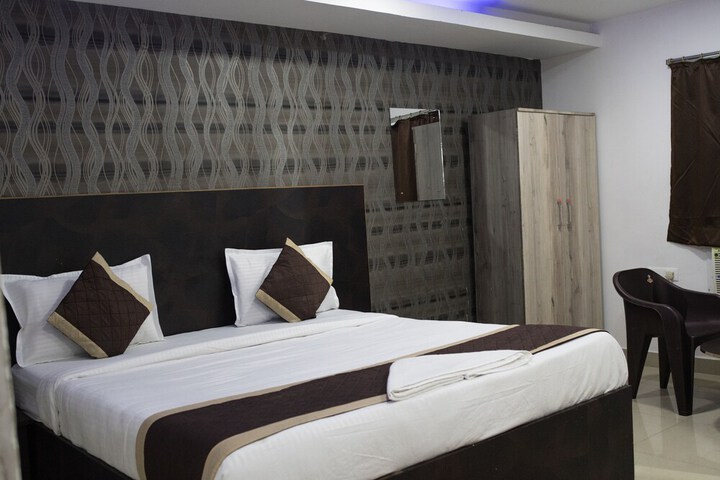 Room 5 of 18