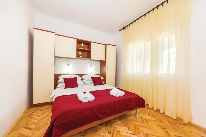 Room 4 of 31