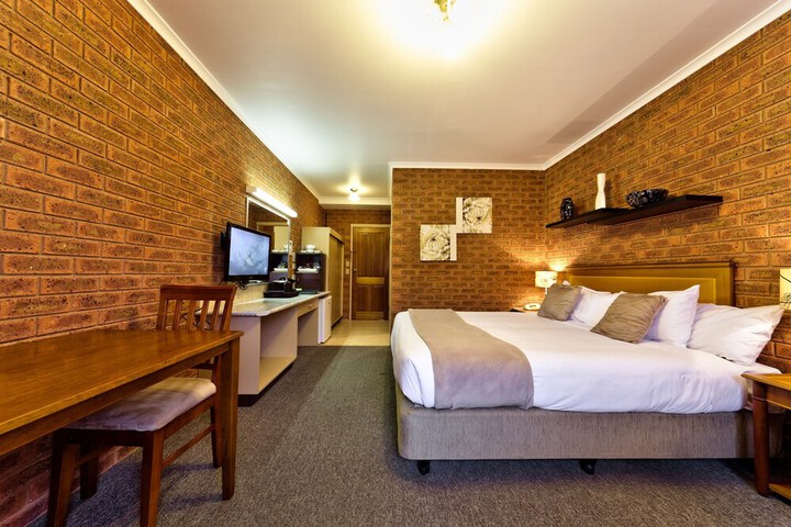 Room 3 of 40