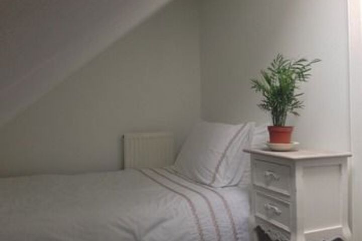 Room 4 of 11
