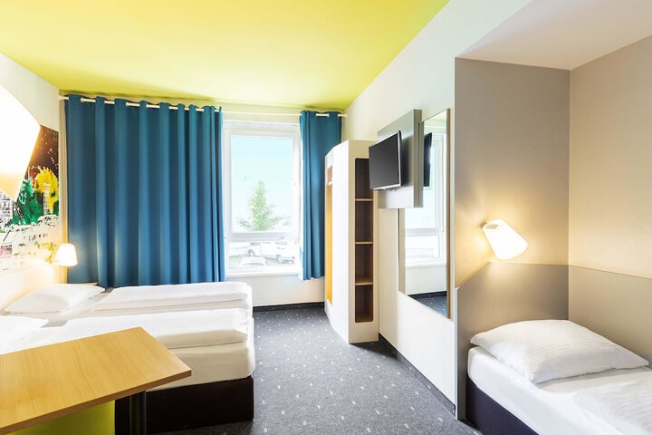 Room 9 of 26