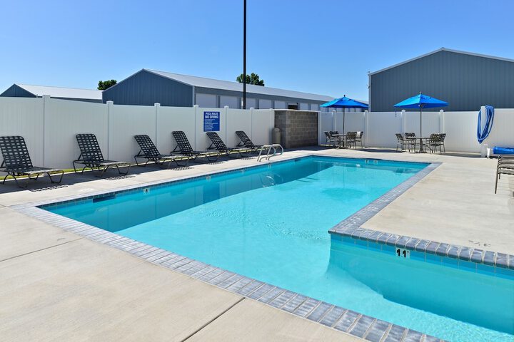 Pool 27 of 41