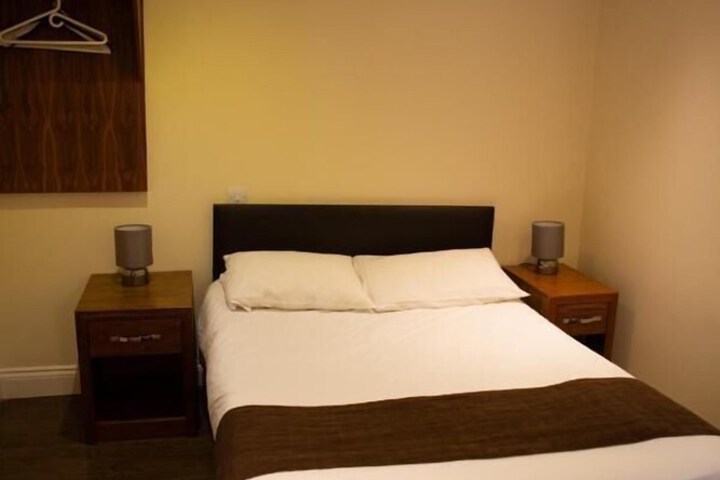 Room 13 of 33