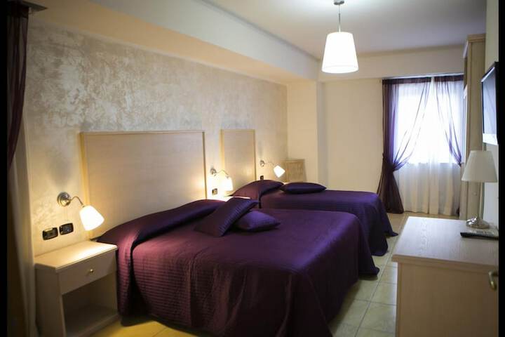 Room 4 of 32