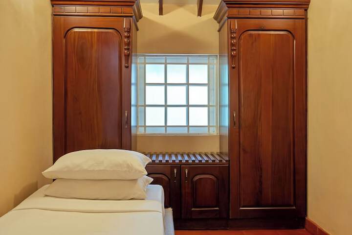 Room 9 of 60