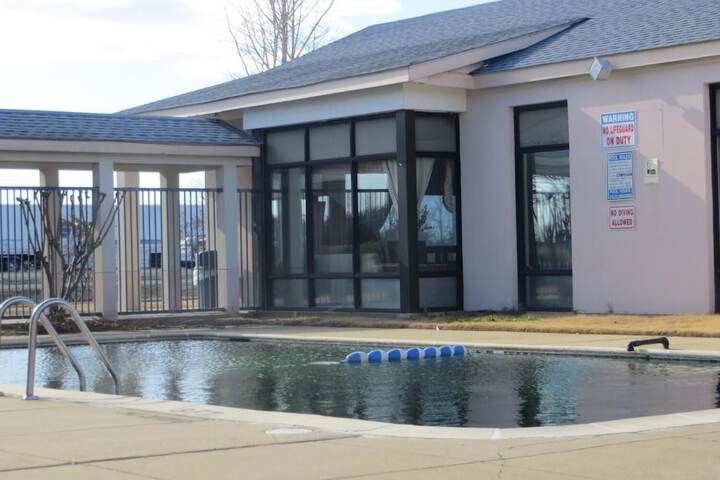 Pool 18 of 26