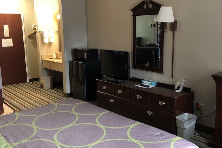 1 King Bed (7 of 24)