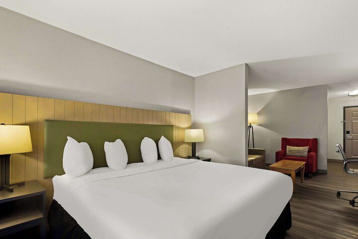 Suite 2 Queen Beds Accessible (7 of 7)