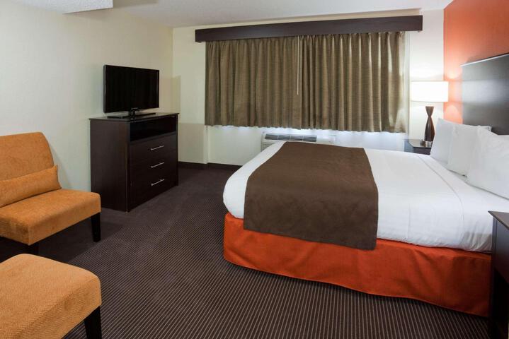 1 Queen Bed Accessible Room First Floor (9 of 9)