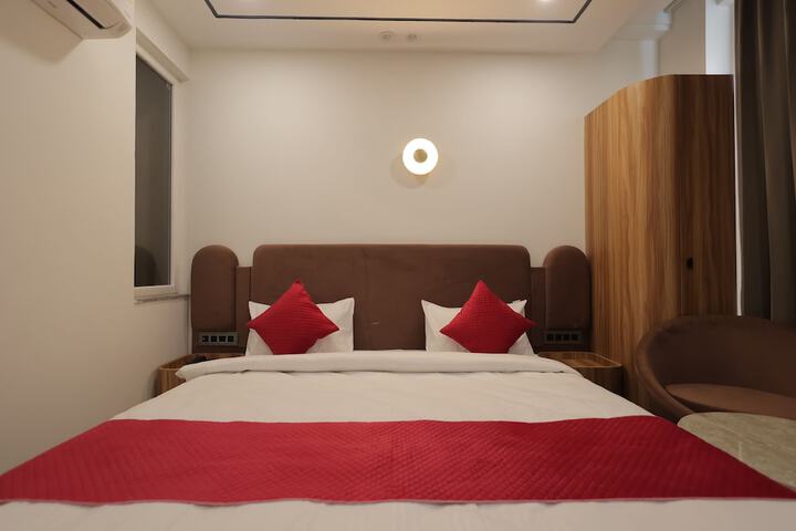 Room 27 of 83