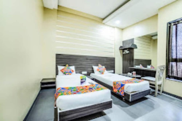 Room 4 of 11