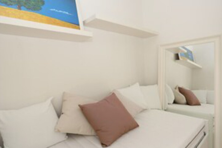 Room 14 of 22