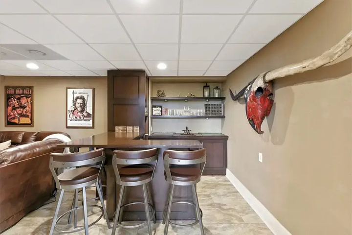 Photo of Luxury Home W / pool Grill/bar, & movieroom