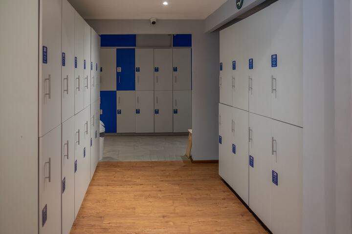 Room 13 of 23