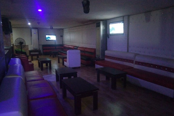 Lounge 20 of 22