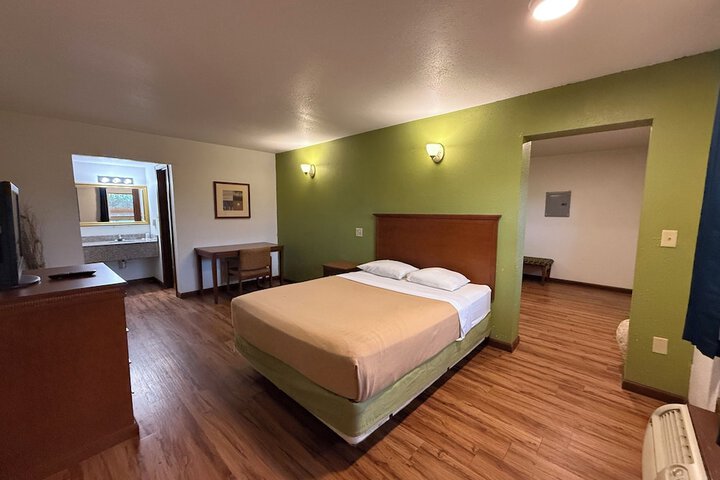 Room 9 of 15