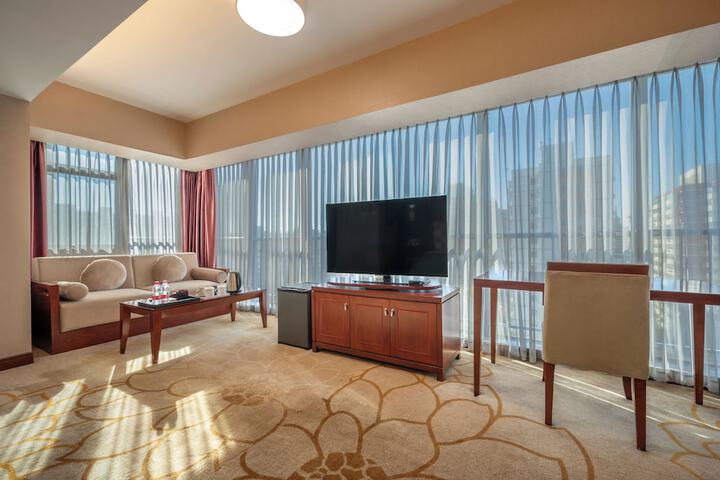 Room 15 of 34