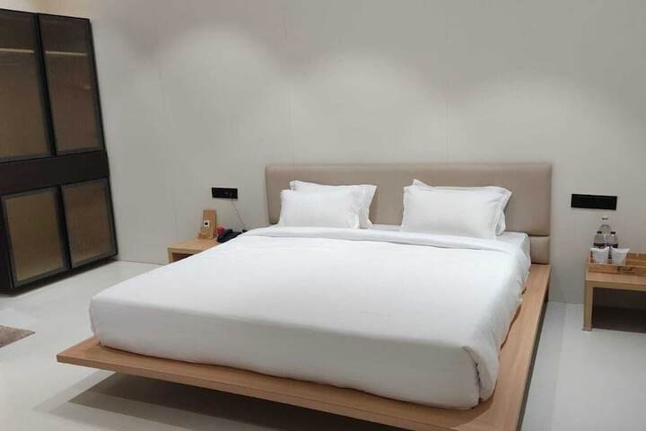 Room 28 of 72