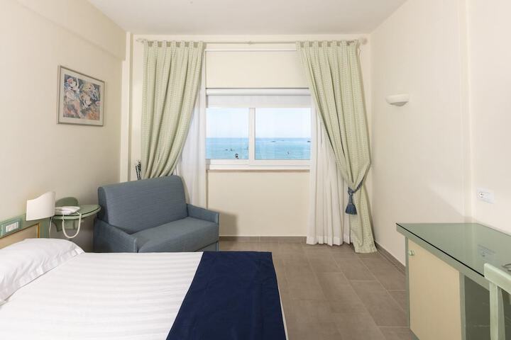 Room 34 of 67