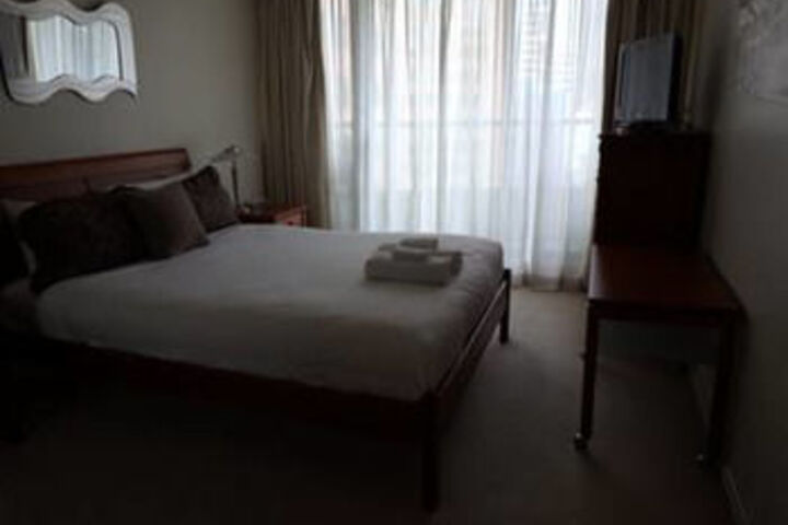 Room 4 of 28